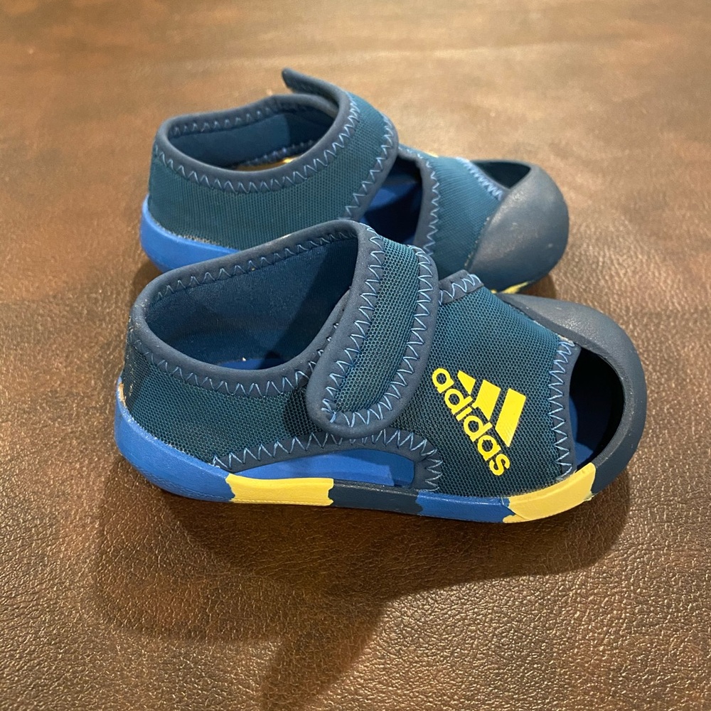 Boys Adidas Sandals - Size 5